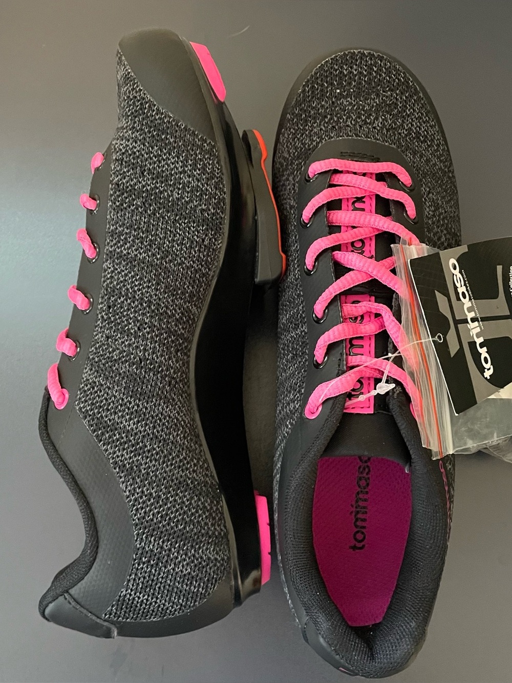 Tommaso Women’s Pink and Black Cycling Shoes size 38 New With Tags & black laces